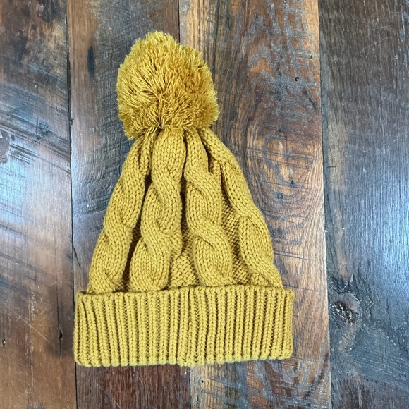 NASH Nashville Souvenir Mustard Yellow Cable Knit Pom Beanie Hat Women’s - Picture 4 of 7